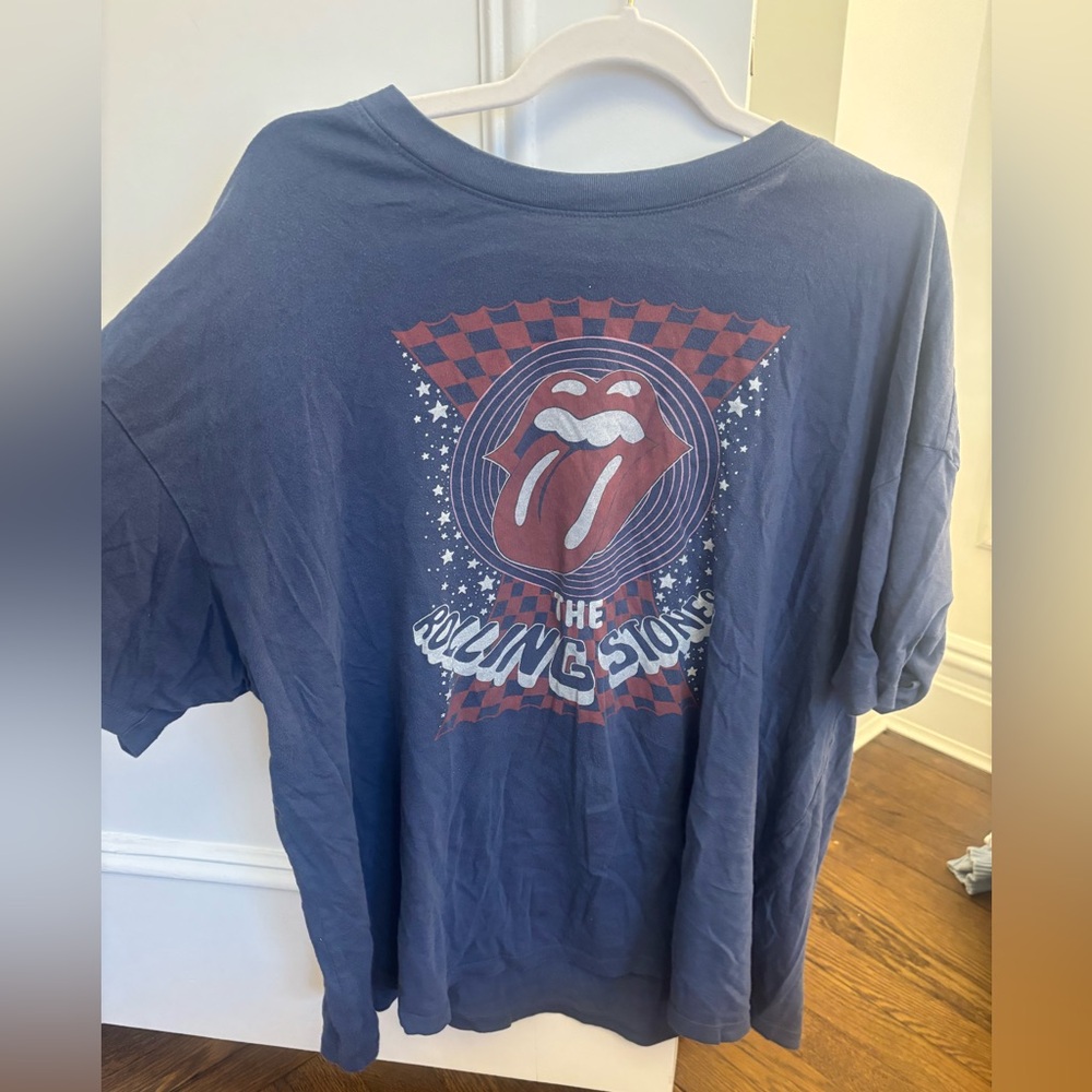 American Eagle Outfitters‎ Navy Graphic Tee with Red Logo